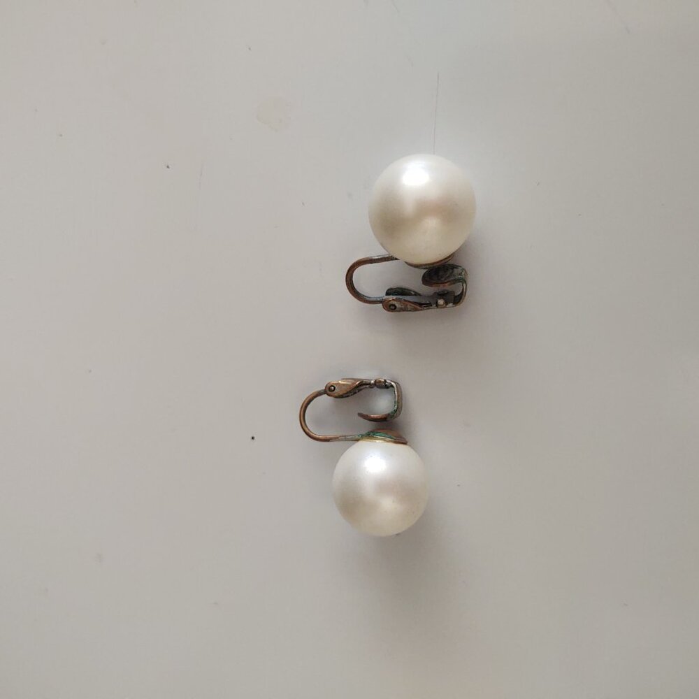 FAUX LARGE PEARL MID CENTURY MODERN VICTORIAN STYLE CLIP ON EARRINGS - Picture 6 of 6